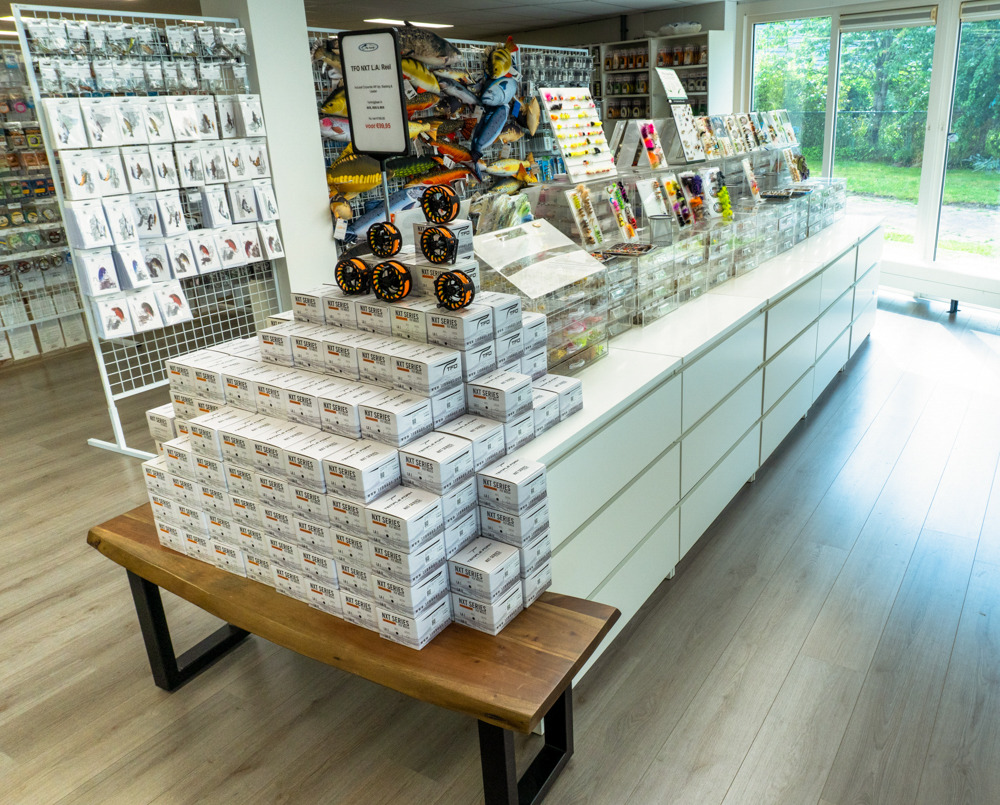 Fly Supply winkel