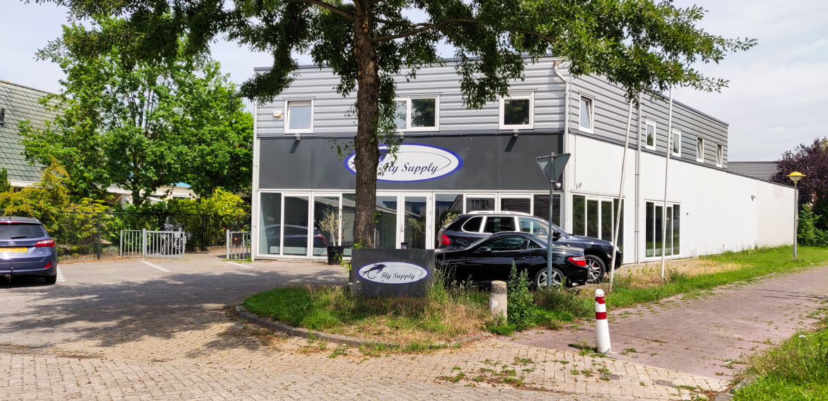 Fly Supply winkel